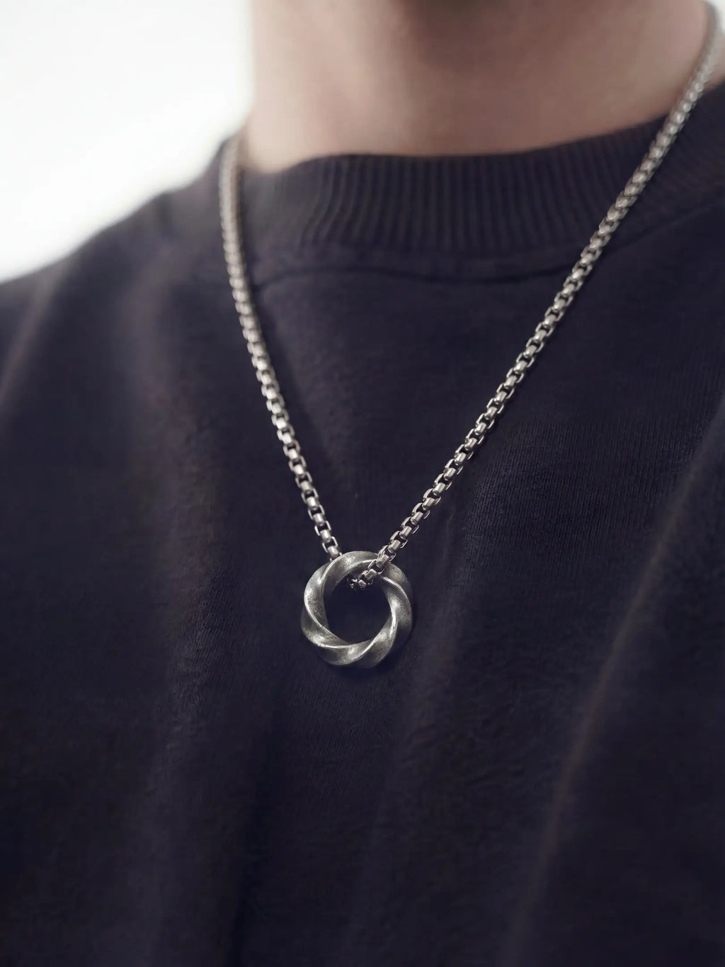 Nagare Pendant